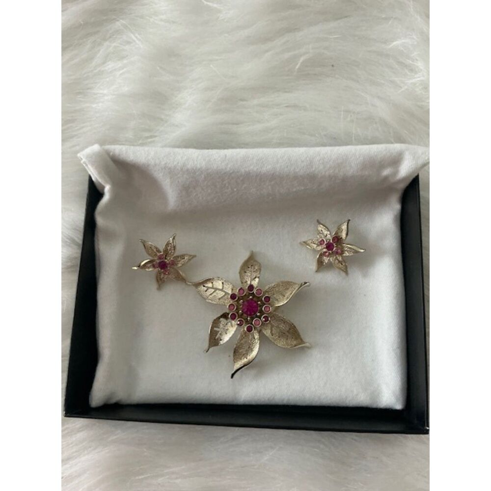 Pink Stone Floral Gold plated pendant and earrings NWOT